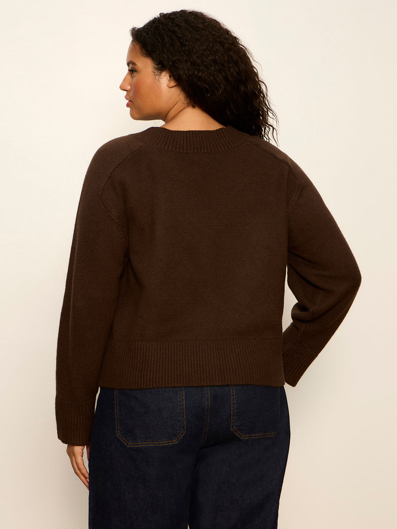 Vanna V-Neck Sweater Espresso Martini Extended Sizing alt 2