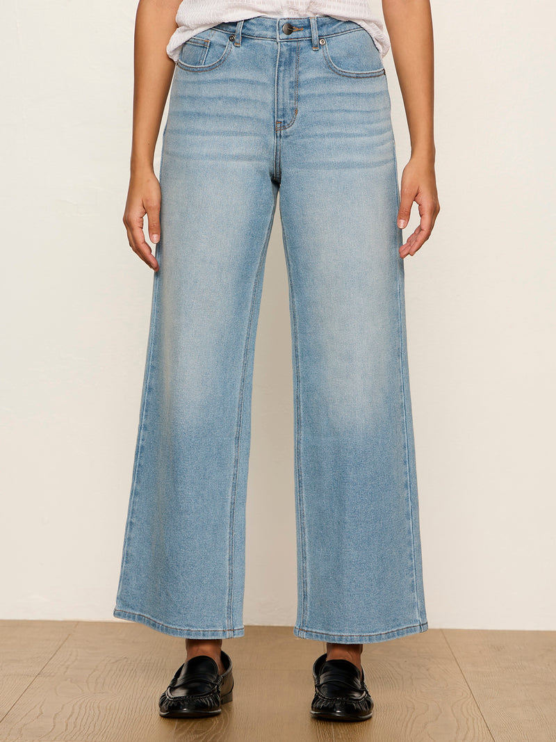 Ekara Crop Jean Light Wash alt 4