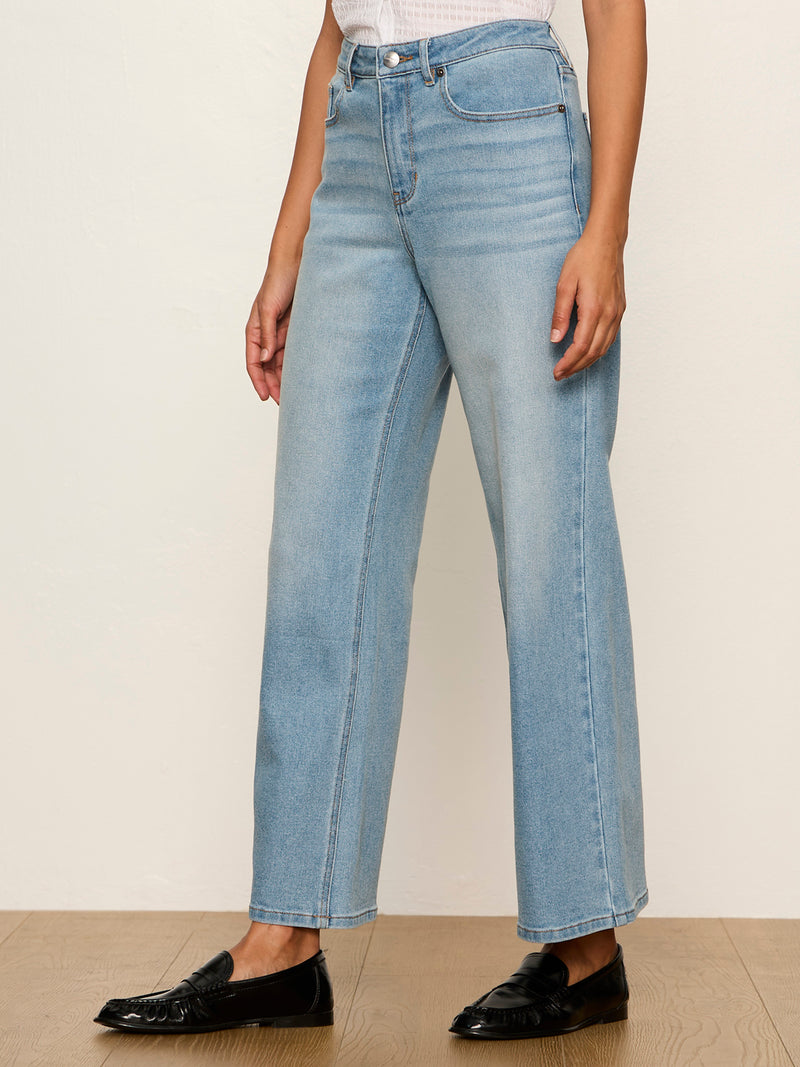 Ekara Crop Jean Light Wash alt 3