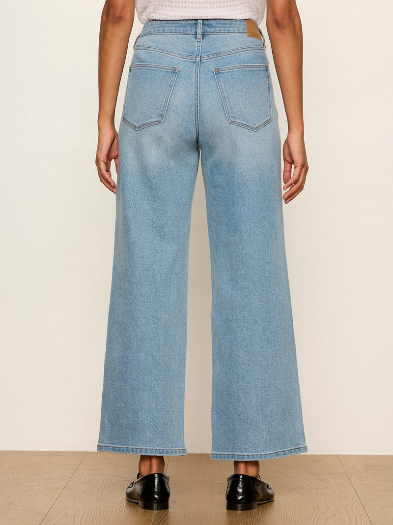 Ekara Crop Jean Light Wash alt 2