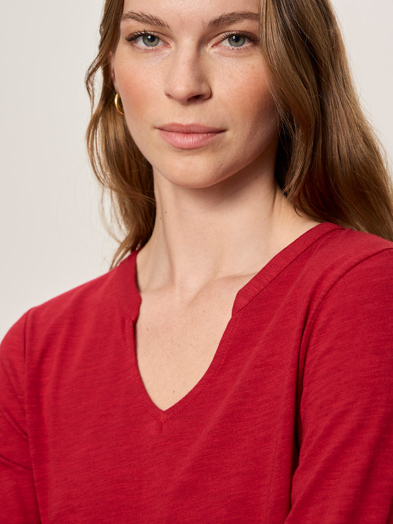 Dolce Notch Neck Tee Red Berry alt 4