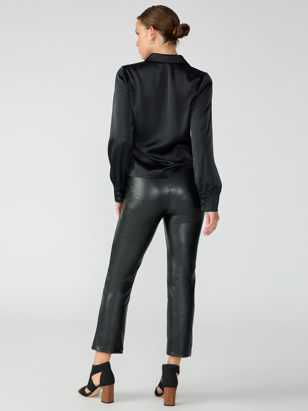 Women's Daria Kick Crop Pant In Black Onyx