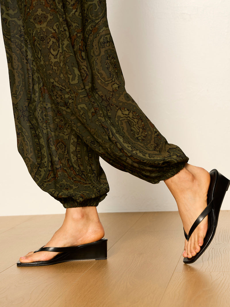 The Moment Volume Pant Midnight Moss alt 3