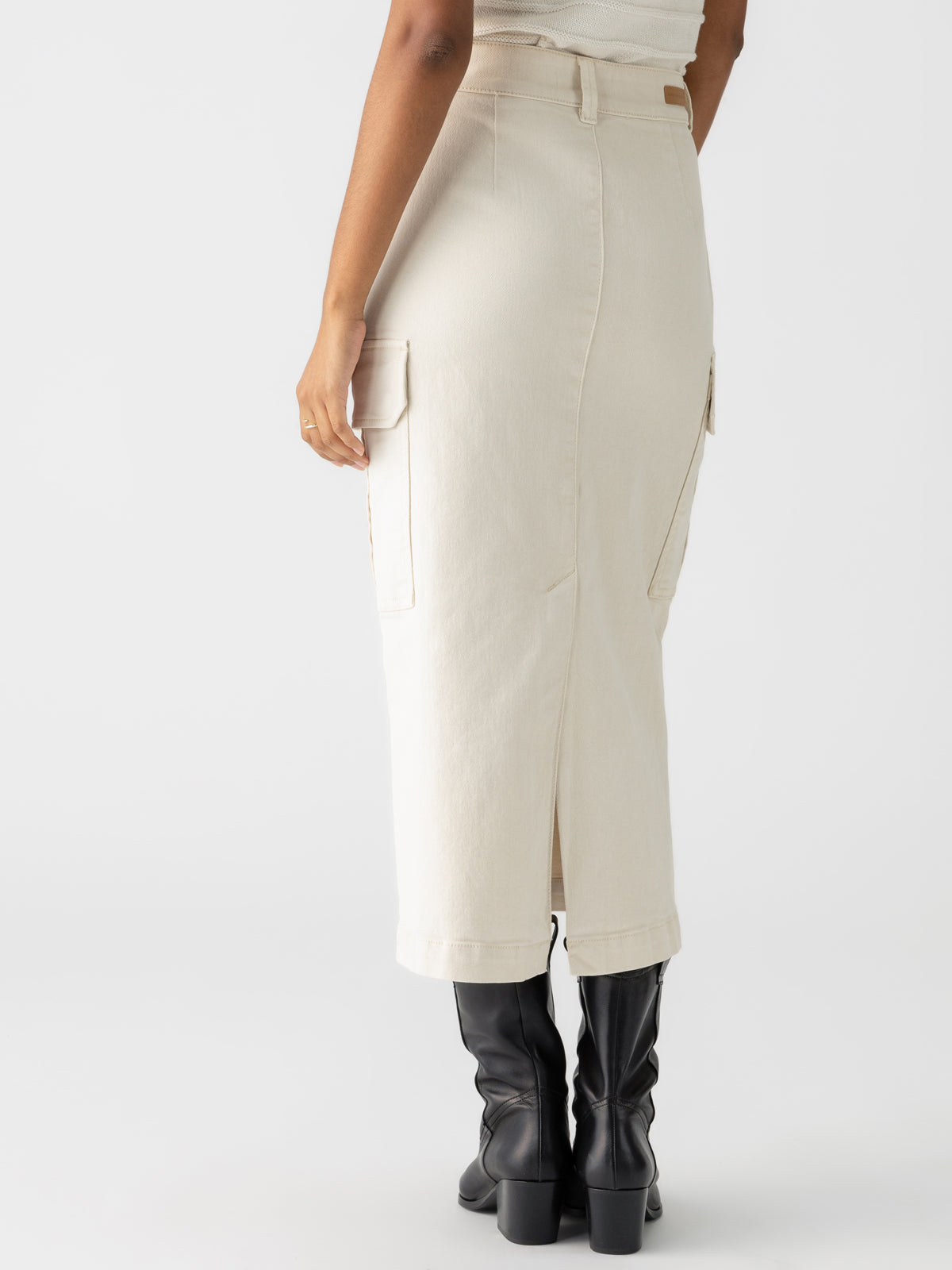 ESSENTIAL SKIRT