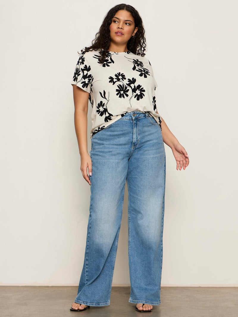 The Perfect Tee Chalk Bloom Extended Sizing alt 4