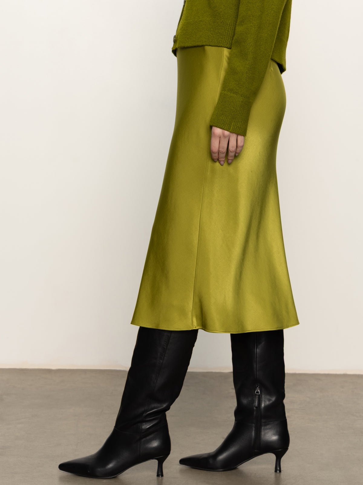 Everyday Midi Skirt Martini Olive - Sanctuary Clothing