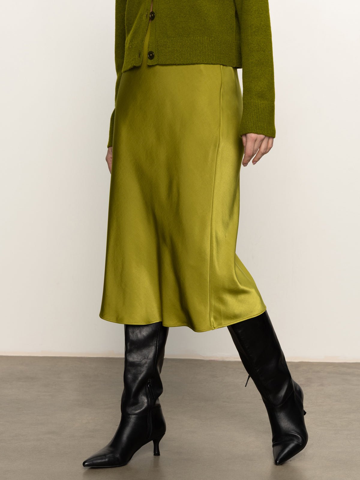 Everyday Midi Skirt Martini Olive - Sanctuary Clothing