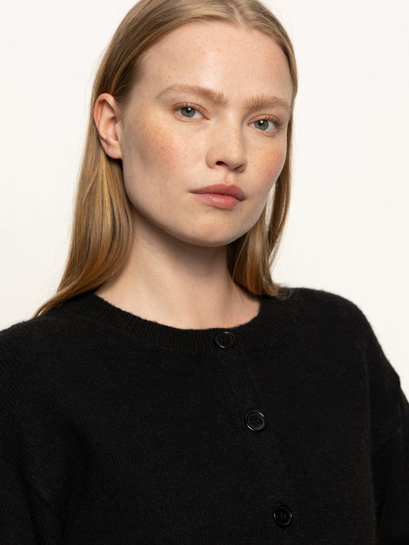 Must-Have Cardi Black alt 4