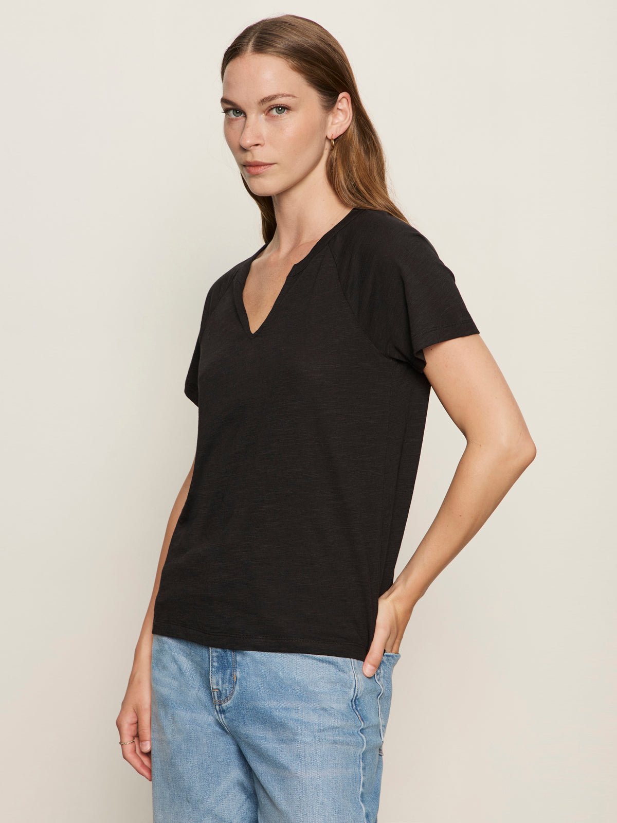 Notch Neck Tee Black - Sanctuary Clothing