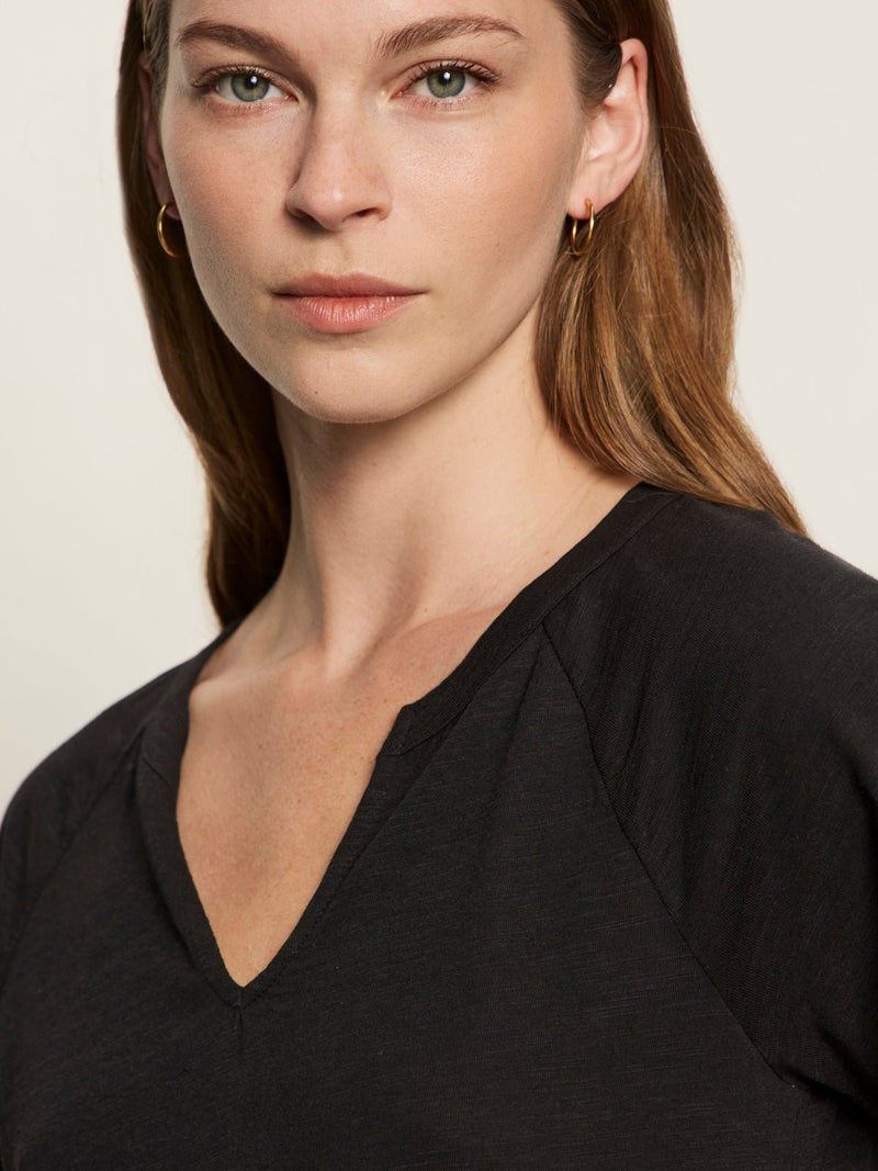 Notch Neck Tee Black alt 3