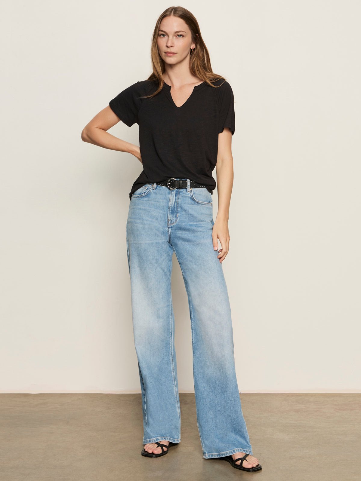 Notch Neck Tee Black - Sanctuary Clothing