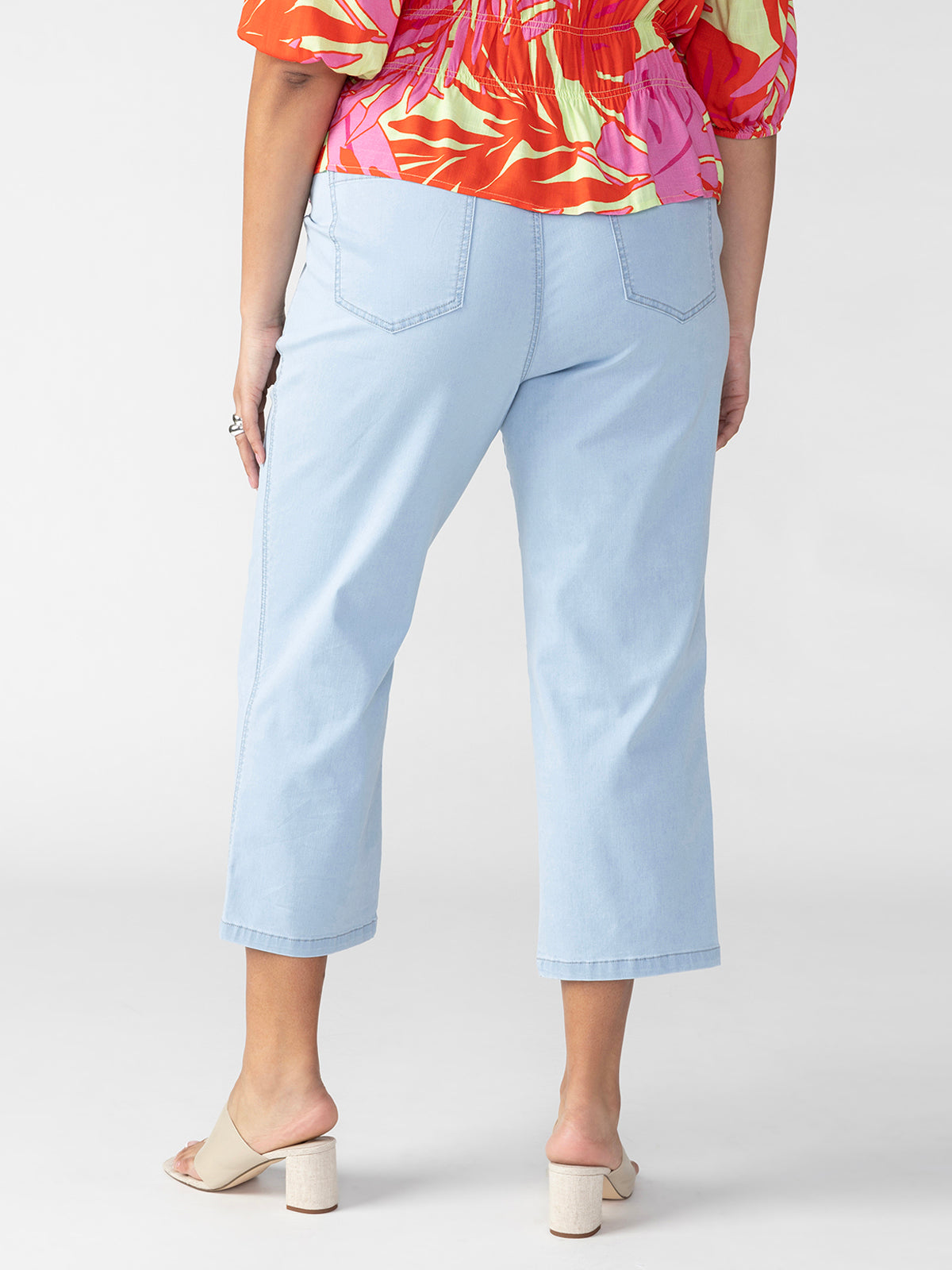 Vacation Semi High Rise Crop Pant Spark Inclusive Collection